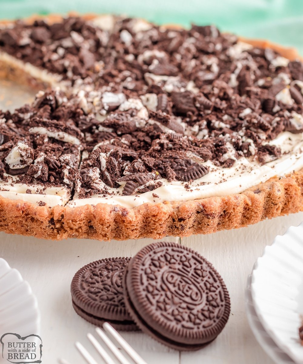 oreo cookie pizza with cream cheese frosting