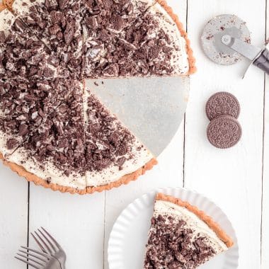oreo pizza made with chocolate chip cookie dough