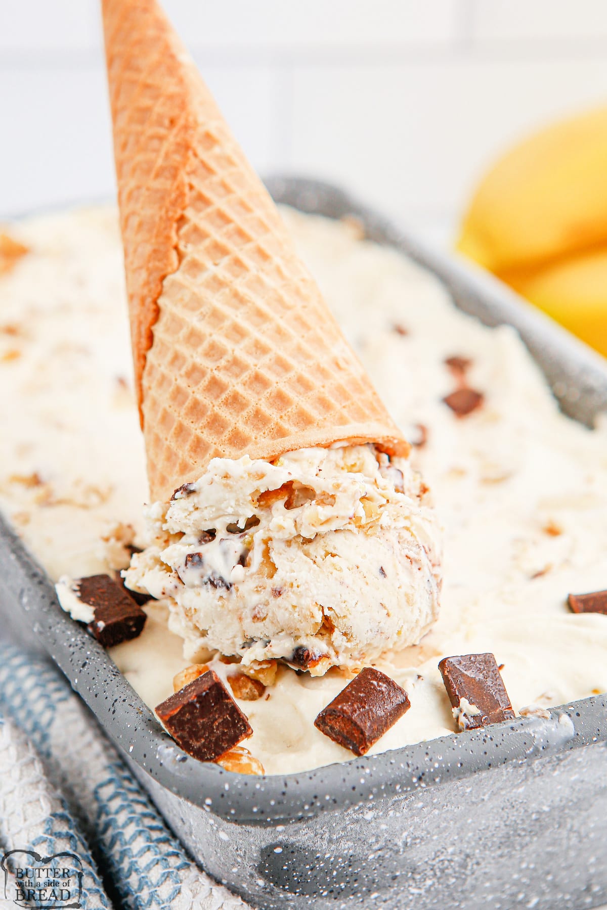 No churn vanilla ice cream recipe with bananas, walnuts and chocolate