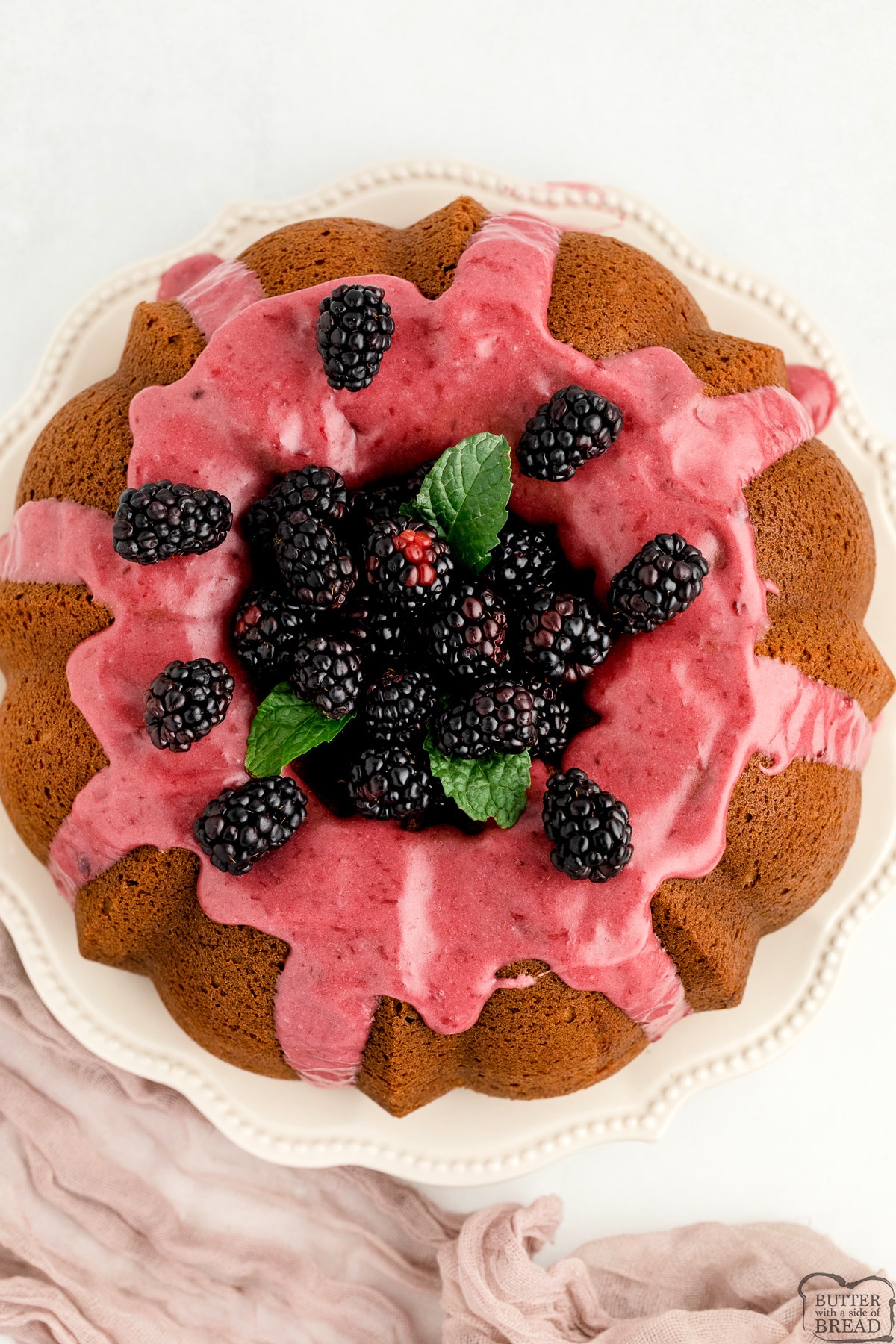 Blackberry cake recipe with fresh blackberries on top