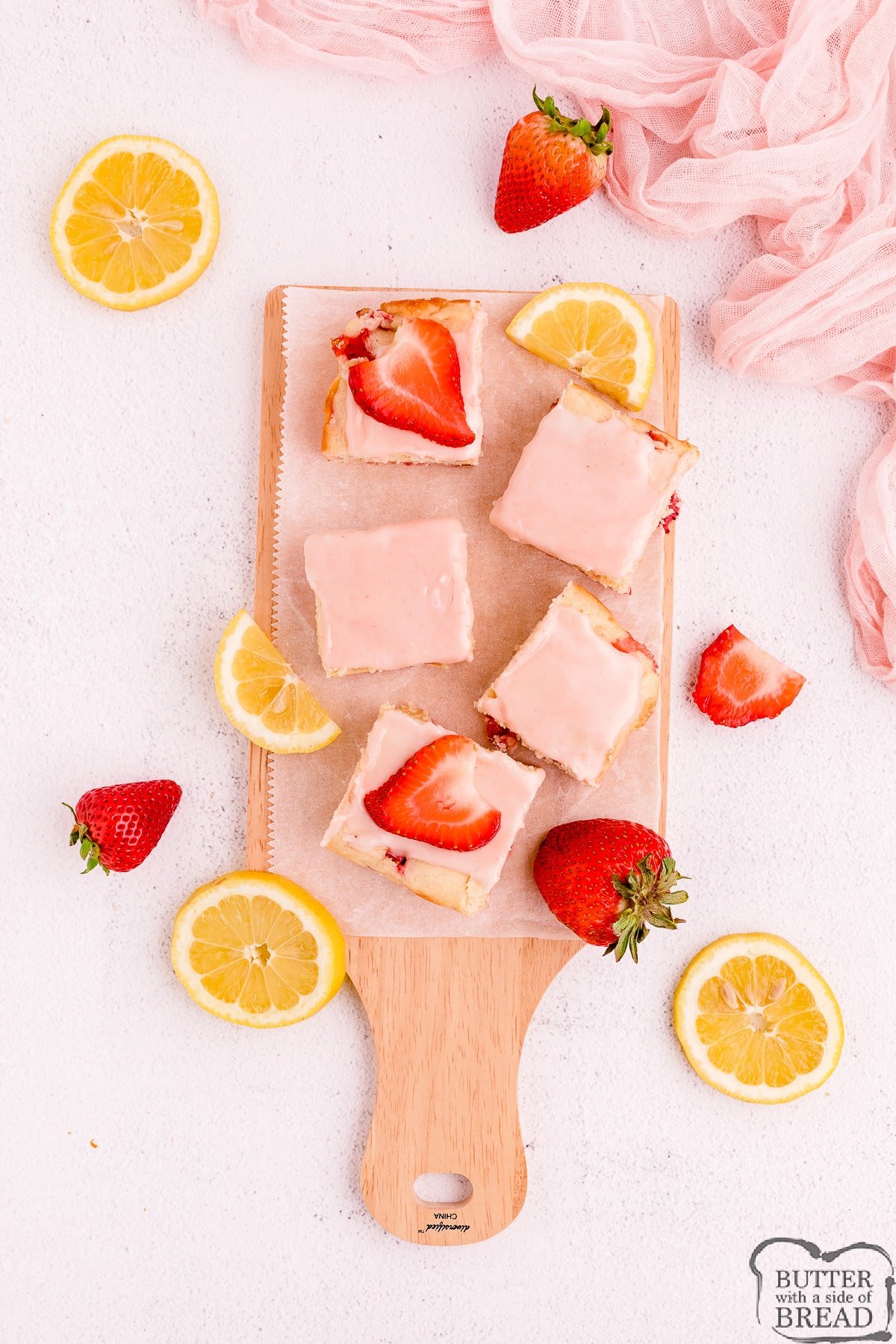 Blondies with lemon and strawberries