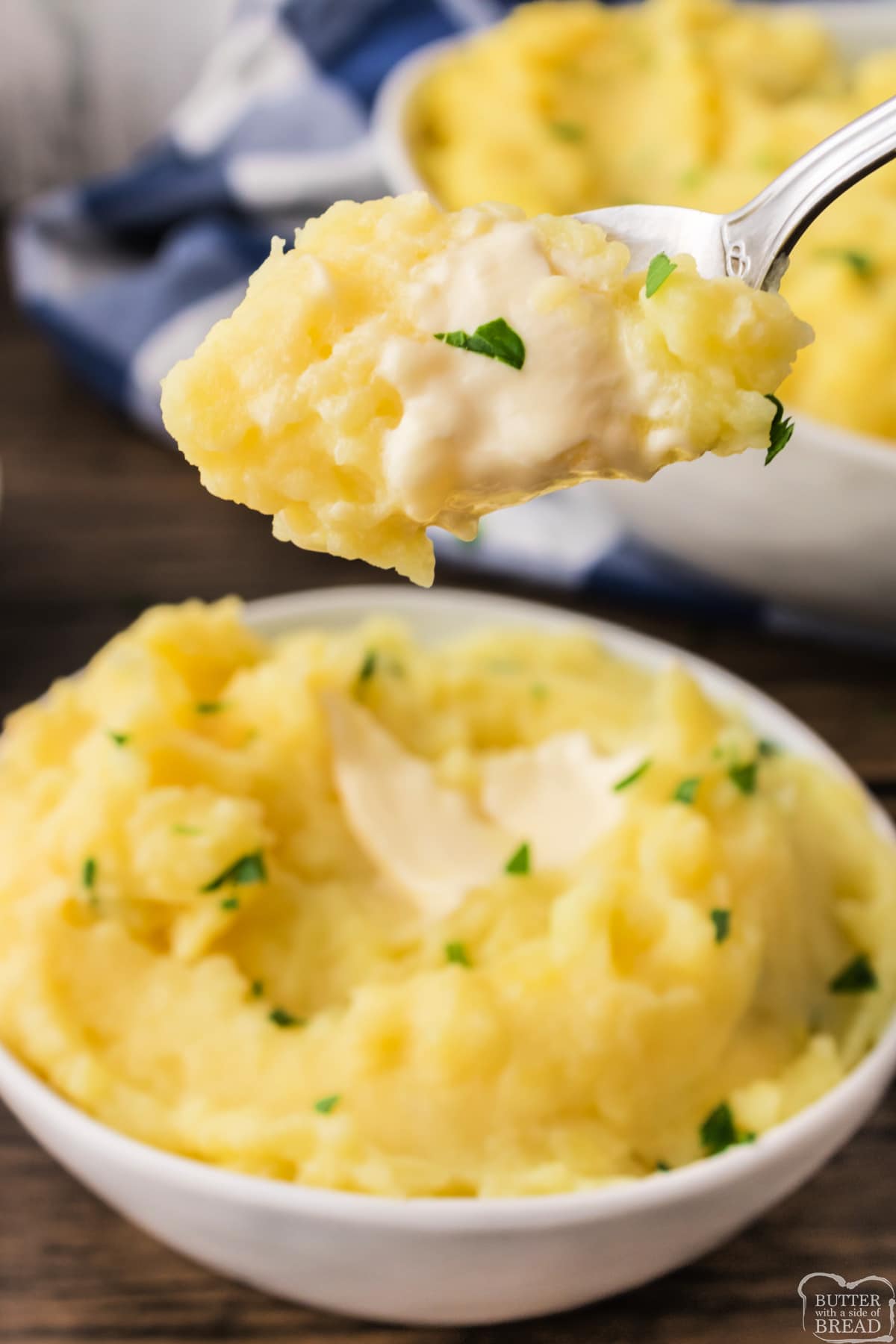 Garlic Mashed Potatoes made with freshly roasted garlic have so much flavor! Delicious mashed potatoes recipe that yields soft and creamy potatoes every time. 