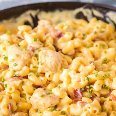 skillet of macaroni and cheese with chicken, bacon and ranch