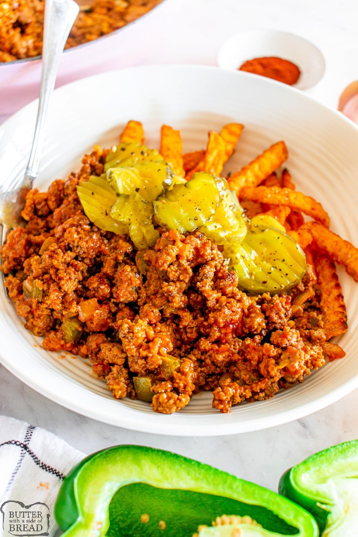 Sloppy Joe Bowls are made with ground beef, onions, and peppers cooked with lots of spice and flavors. This recipe is a delicious high-protein, low-carb meal that is ready to eat in less than 20 minutes! 