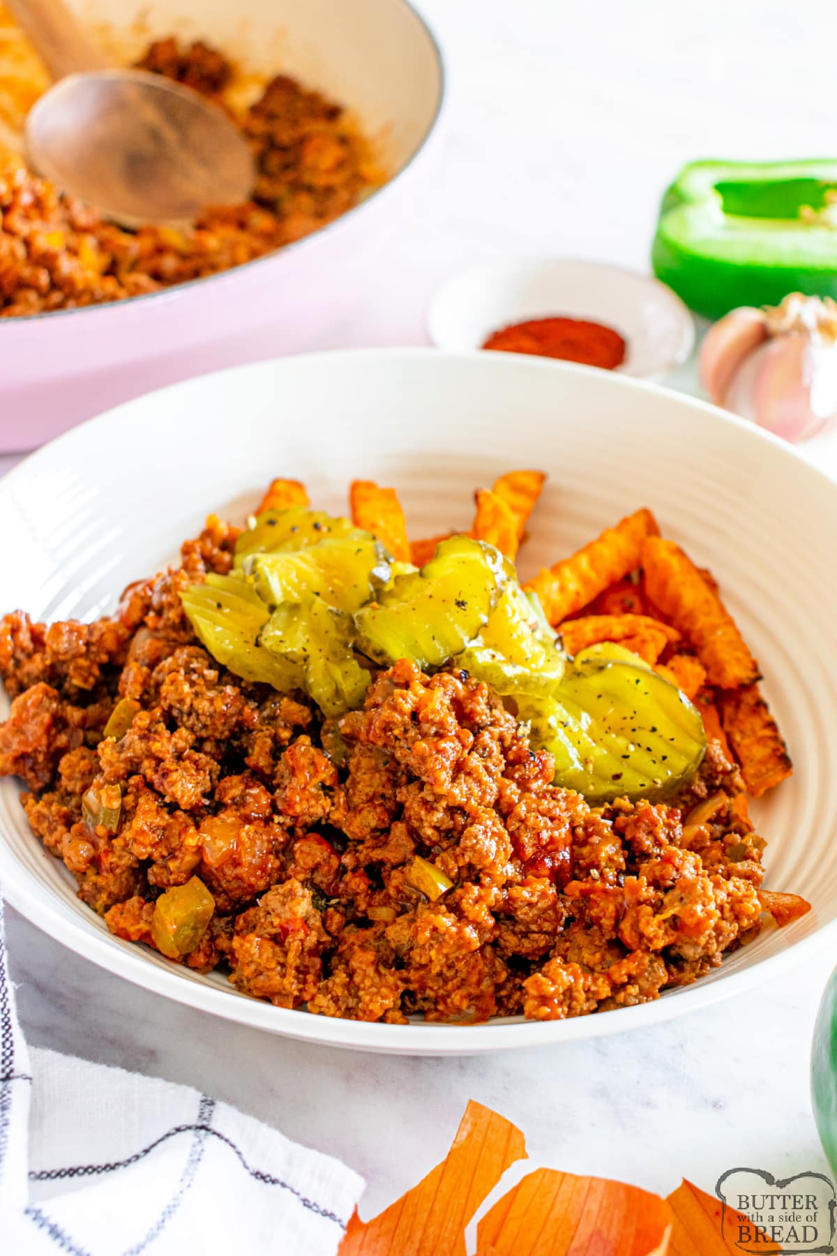 Sloppy Joe Bowls are made with ground beef, onions, and peppers cooked with lots of spice and flavors. This recipe is a delicious high-protein, low-carb meal that is ready to eat in less than 20 minutes! 