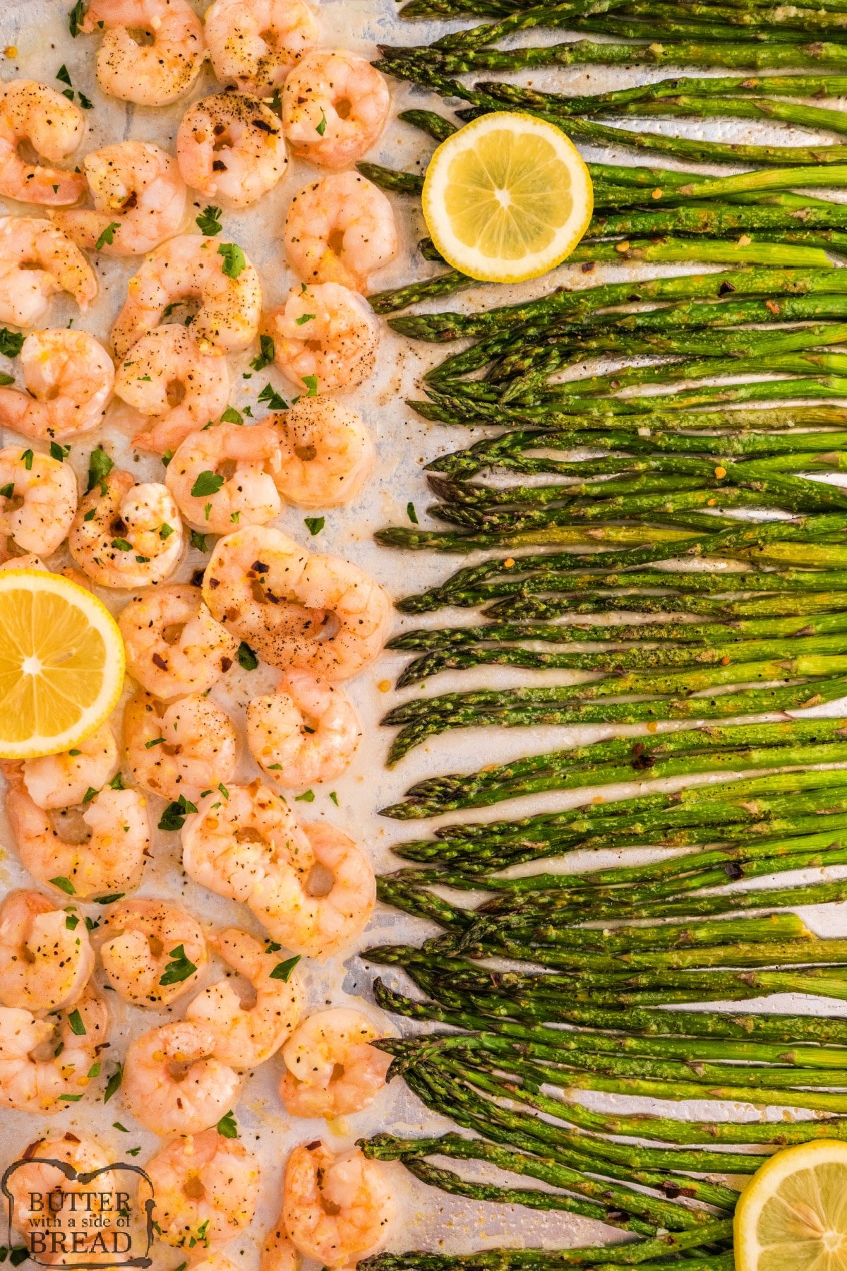 Shrimp and asparagus with lemon. 