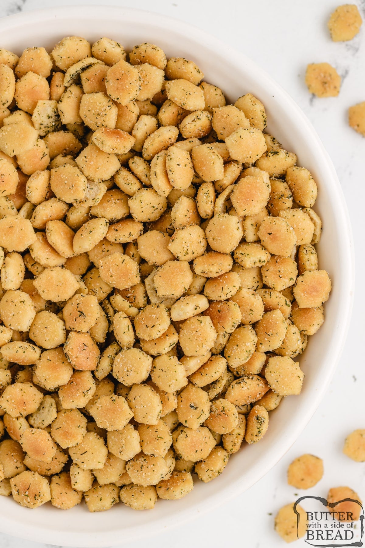 Baked crackers coated with olive oil and seasonings.