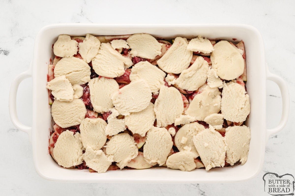 Sugar cookie dough on top of apples and cranberry filling.