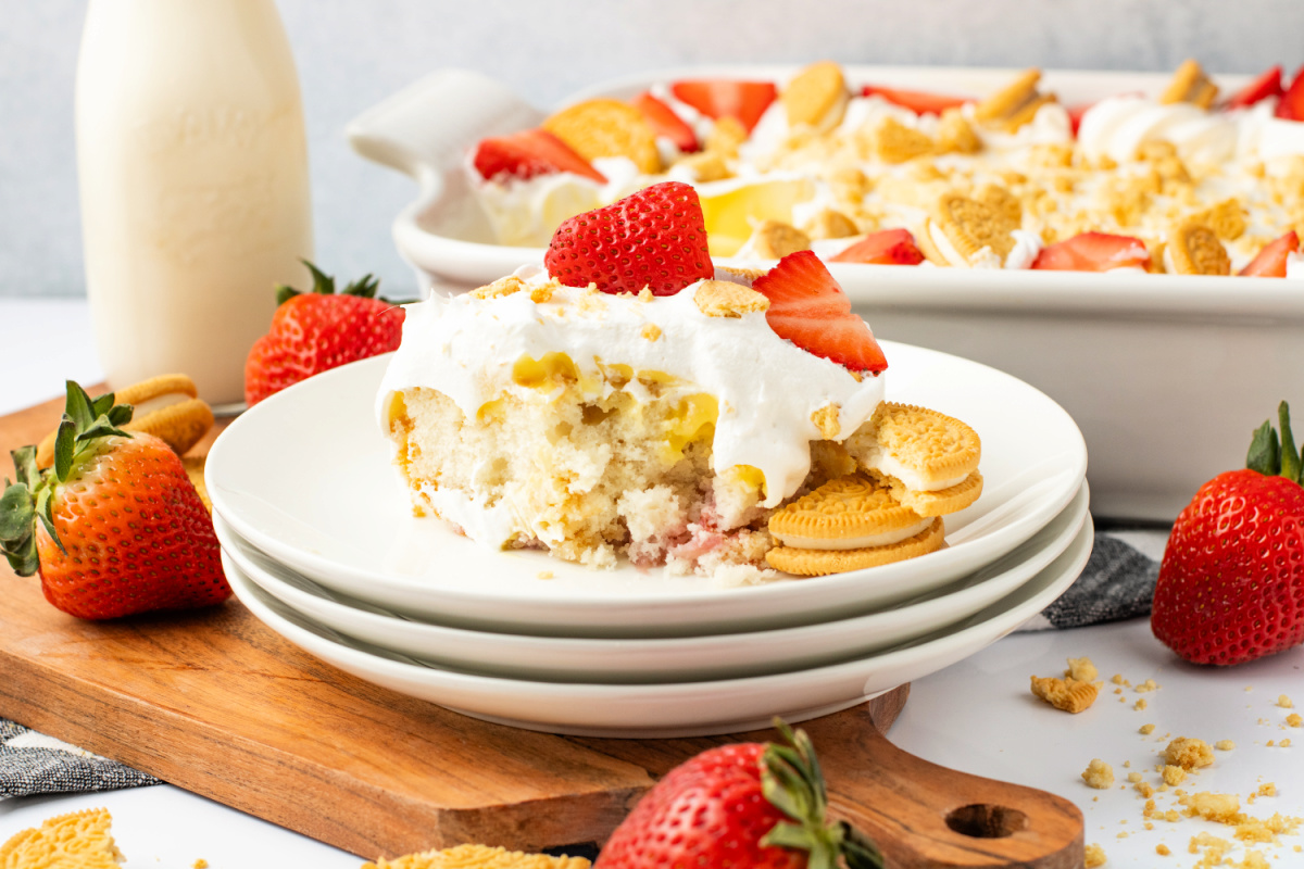 Golden Oreo Strawberry Pudding Cake is a light, fruity dessert with fresh strawberries, pudding, and whipped topping.