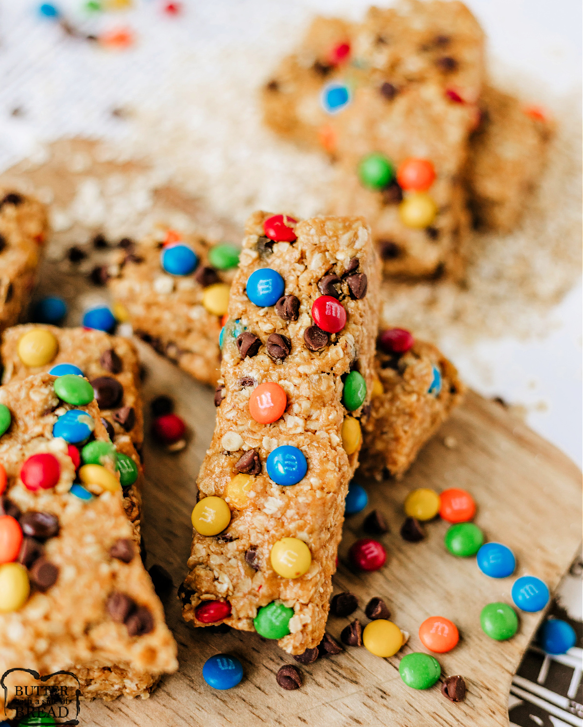 Granola bars made with oats, peanut butter, and m&ms.