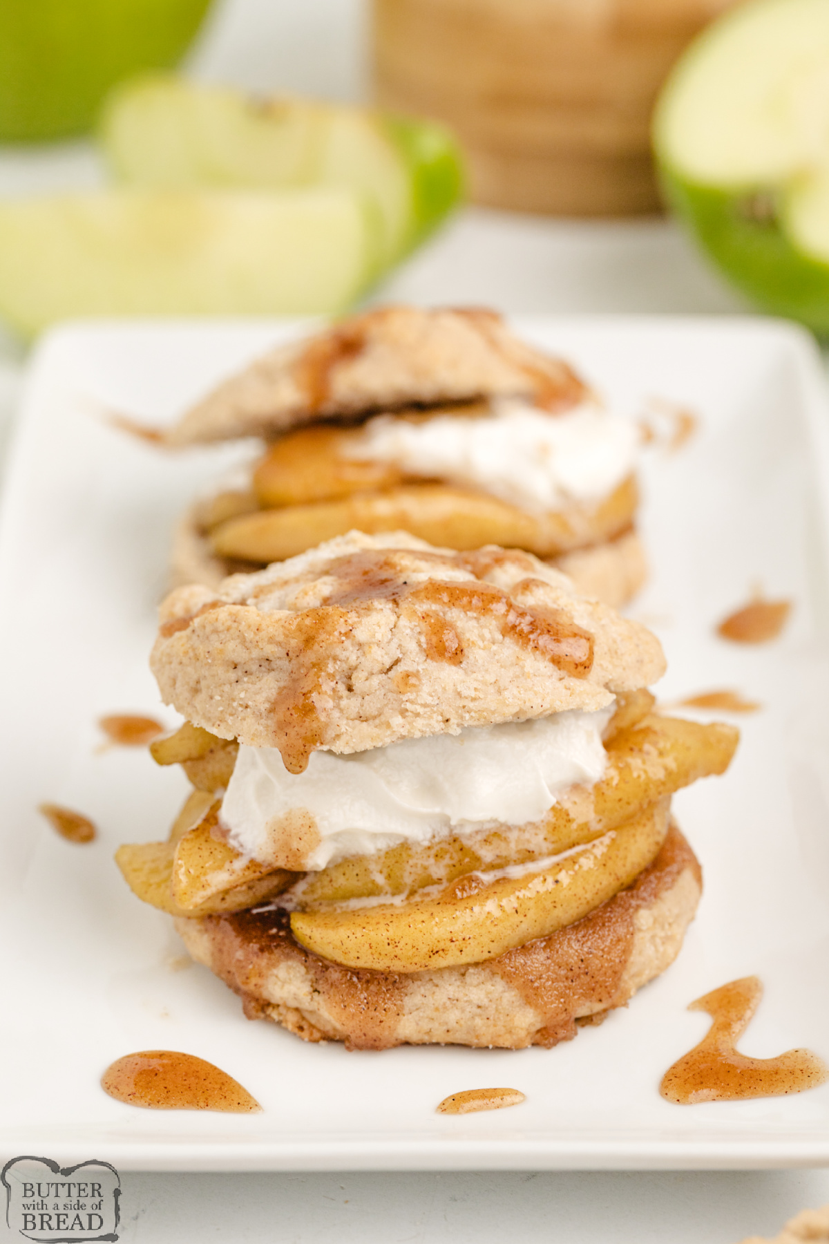 Apple cinnamon shortcakes placed on a plate.